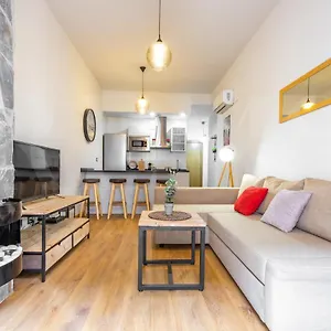 Cozy Flat With Common Pool & Parking - Center By Rems , Malaga Spain