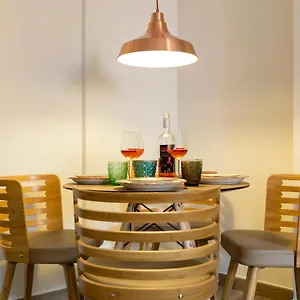 https://montano-three-center-by-ele-apartments.hotelsinnerja.org