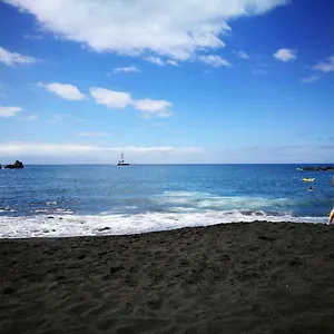 https://heat-of-the-volcano-black-sand-beach-very-close-with.tenerifehoteles.net